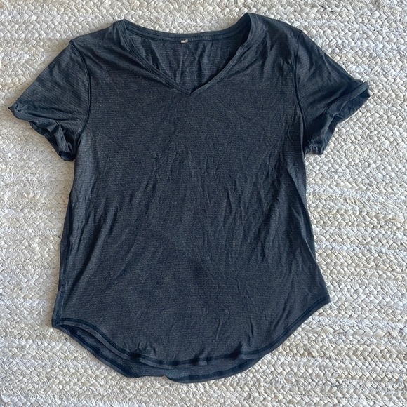Lululemon grey workout tee, size small - Picture 1 of 2